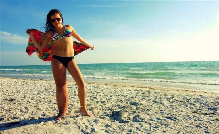 Teen With Shockingly Swollen Leg Poses in a Bikini to Inspire Body Confidence
